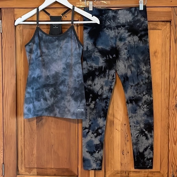 Calvin Klein Performance 2 Piece Work Out Leggings & Top Sz. S - Picture 4 of 16